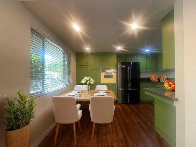 Building Photo - Coming Soon- Spacious Torrance 2 Bed/2 Bat...