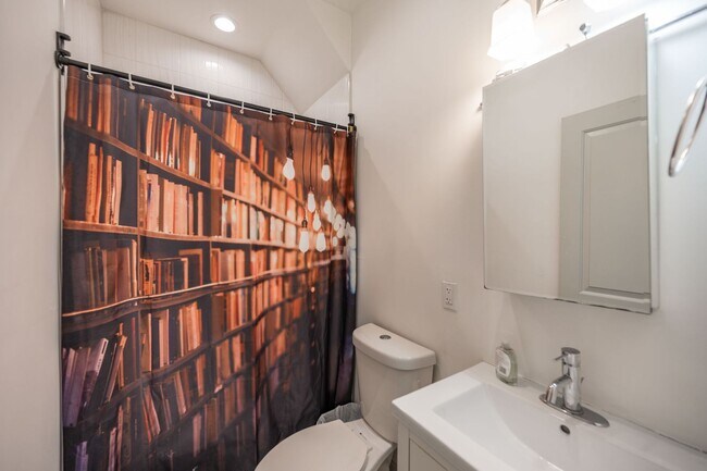 Building Photo - Modern Olde Kensington Home