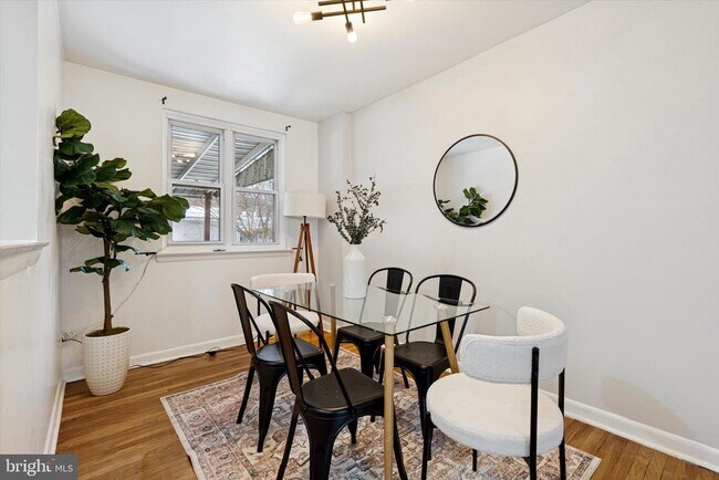 Building Photo - 228 Rock St