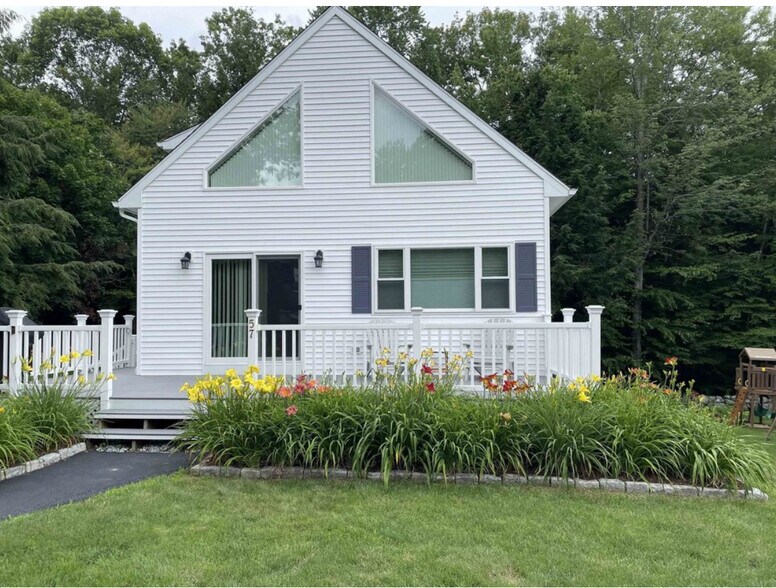 Primary Photo - 57 Meetinghouse Rd