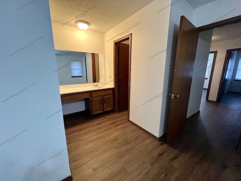 Building Photo - 102 Beta Cir