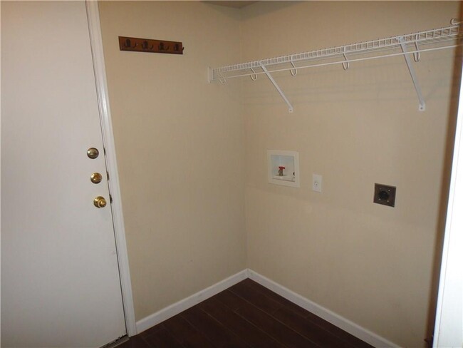 Building Photo - 809 Chiselpoint Cove