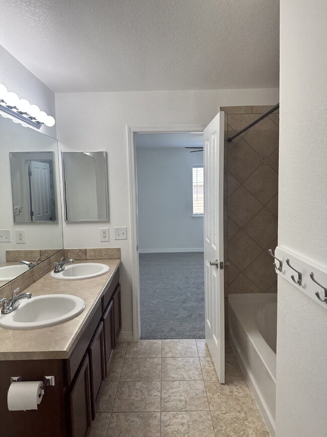 Building Photo - "Charming 2-Bed Townhouse Retreat with 2.5 Baths in Lochbuie – Spacious 1312 Sq. Ft. Living!"