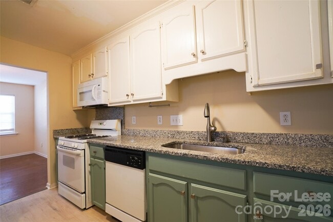 Building Photo - 214 Howe St