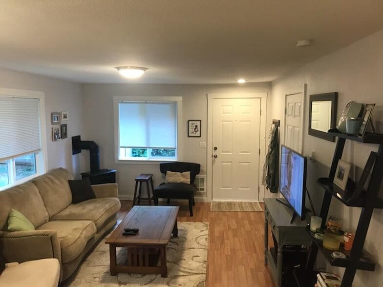 Building Photo - 1375 Whittier Ave SE