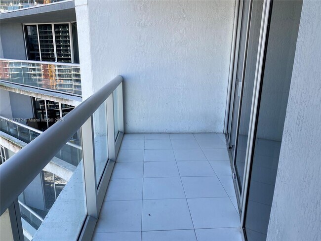 Building Photo - 475 Brickell Ave