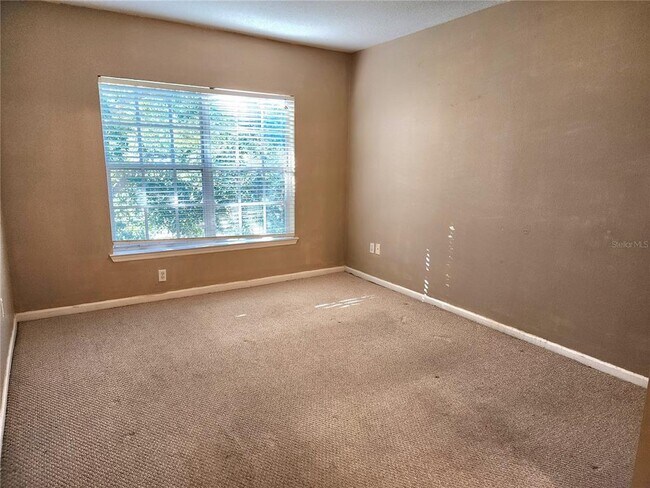 Building Photo - 712 Crest Pines Dr