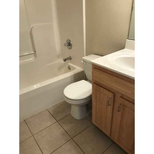 Building Photo - All Brick 4 bedroom, 2 Bath Home