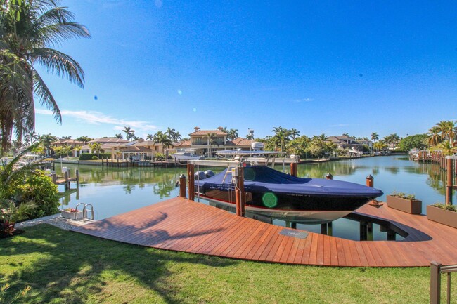Building Photo - **STUNNING POOL HOME**4BEDS / 4.5BATHS**AQ...