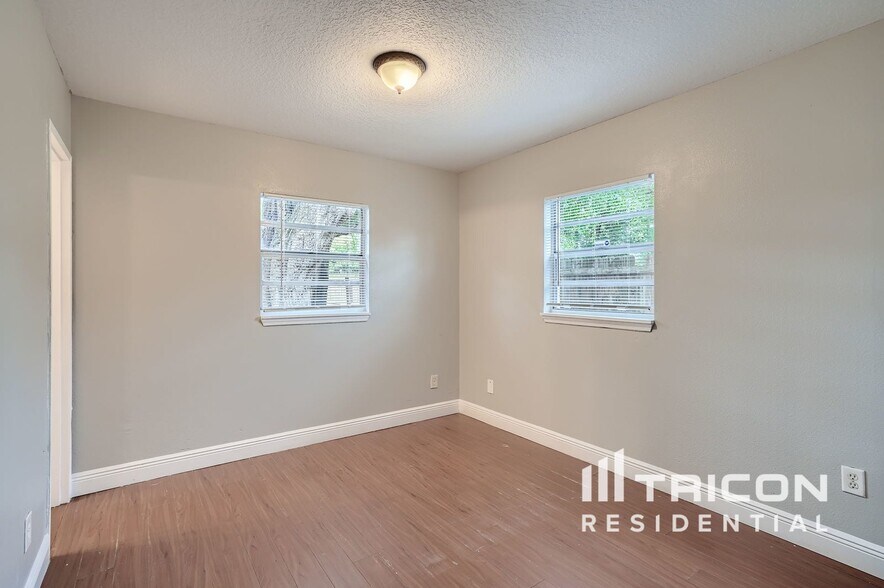 Building Photo - 322 Notre Dame Dr