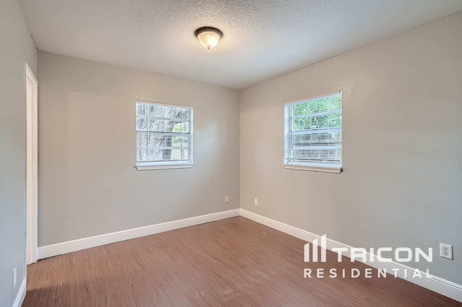Building Photo - 322 Notre Dame Dr