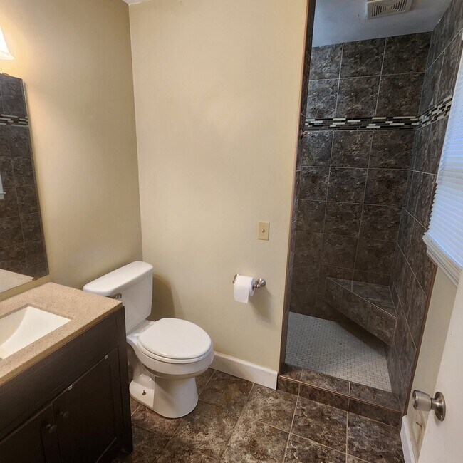 Building Photo - 703 Ikes Rd