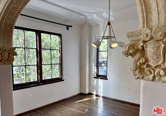 Building Photo - 1302 N Sweetzer Ave