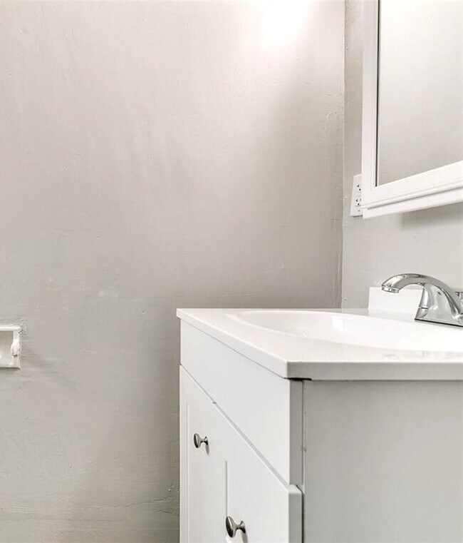 Building Photo - Super 4 Bed 1.5 Bath in the South Gate Addn in Moore, OK