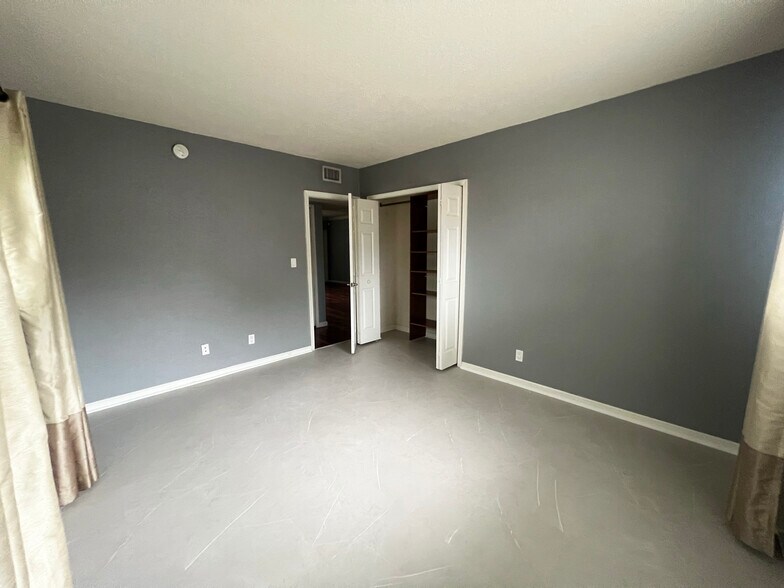 Building Photo - 1353 Holly Heights Dr