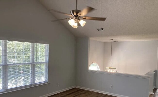 Building Photo - 129 Ridgewood Cir