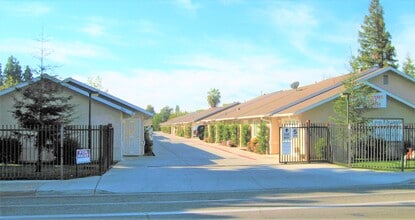 Building Photo - La Casa Elegante