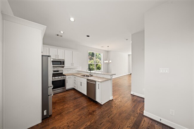 Building Photo - 850 W 20th St