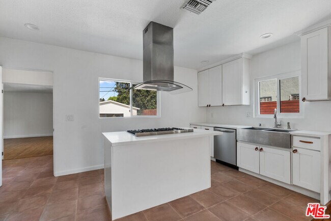 Building Photo - 4031 Edenhurst Ave