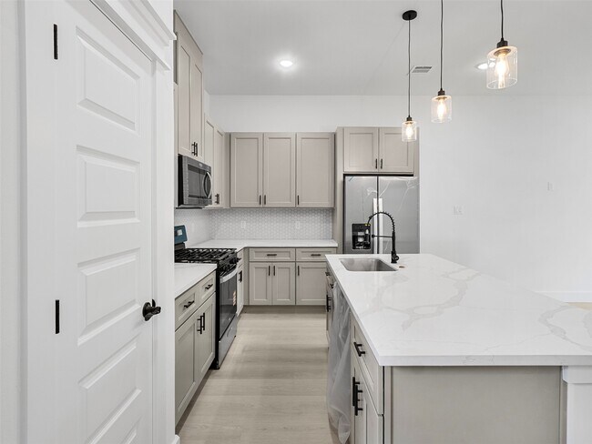 Building Photo - 4111 E Toliver St