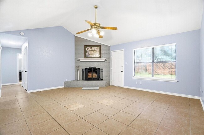 Building Photo - 416 Colonial Pl