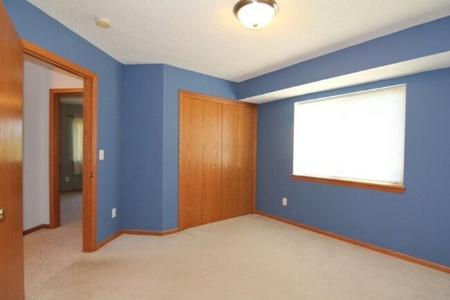 Building Photo - 2 Bedroom 1 Bath Condo in North Liberty!