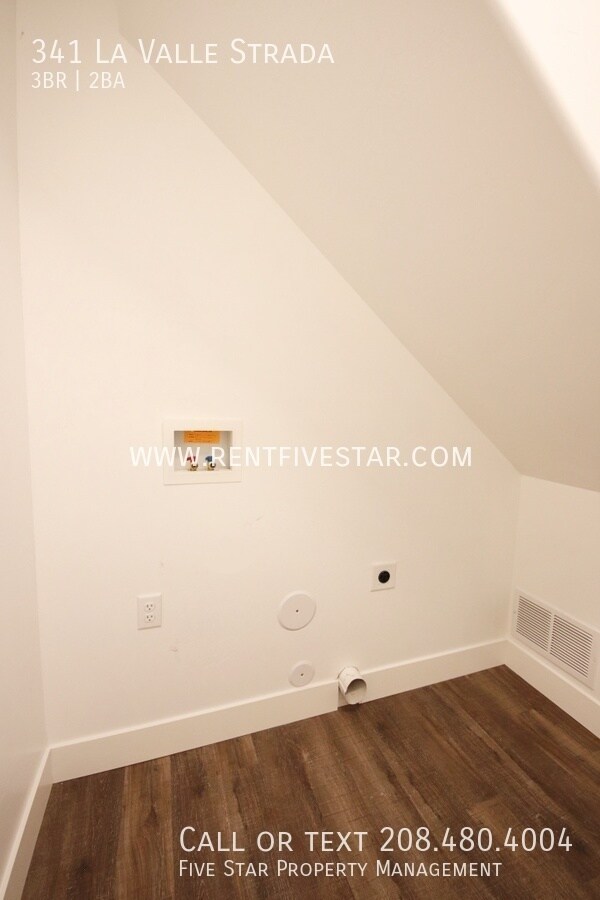 Building Photo - 341 La Valle Strada Ln
