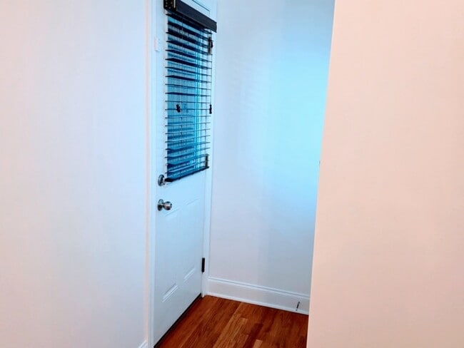 Building Photo - 2544 W Hollywood Ave