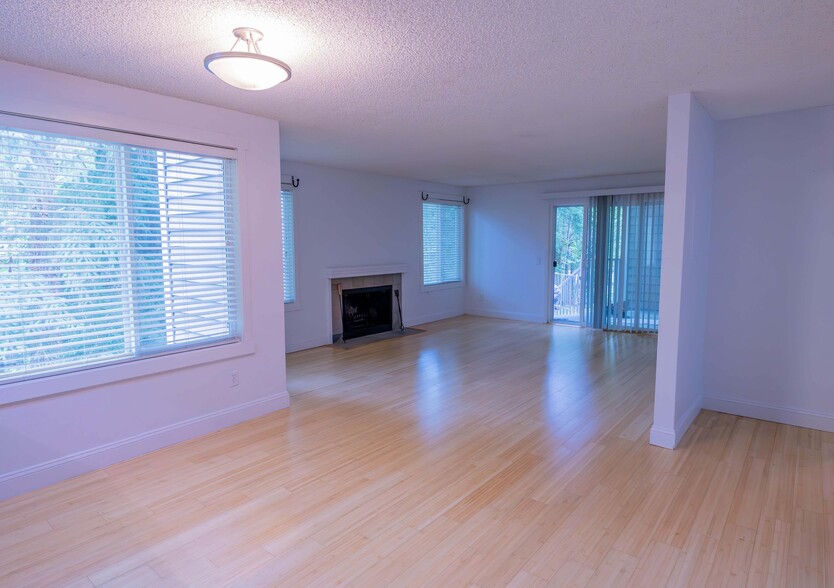 Building Photo - 15238 SE 43rd Ct