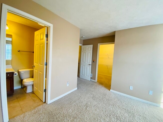 Building Photo - 1112 Ekstam Dr