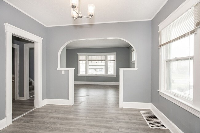 Building Photo - 3 BED 1 BATH SINGLE FAMILY HOME IN THE WATERLOO NEIGHBORHOOD