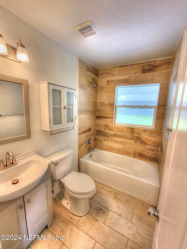 Building Photo - 3919 Skycrest Dr