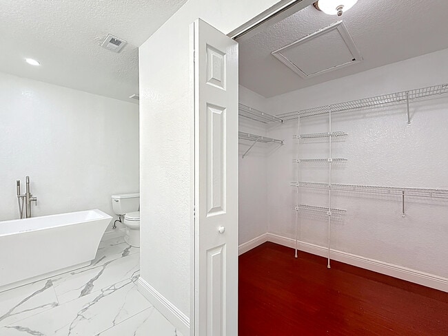 Building Photo - 375 NW 48th Ave