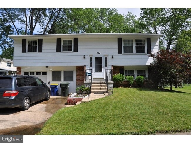 Building Photo - 924 Kenilworth Ave