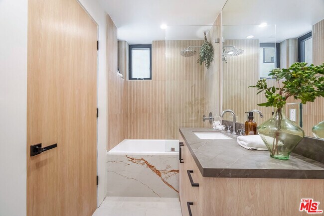 Building Photo - 11653 Missouri Ave