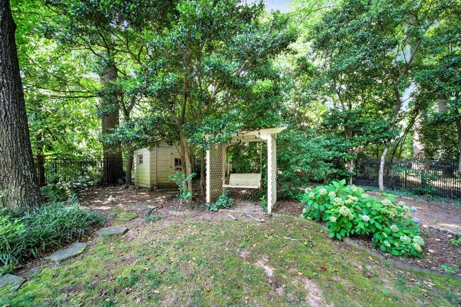 Building Photo - Lovely 3 Bed 2 Bath Ranch Home in South Park!