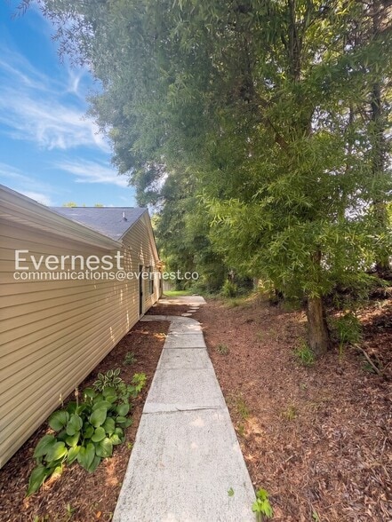 Building Photo - 1408 Creek View Dr