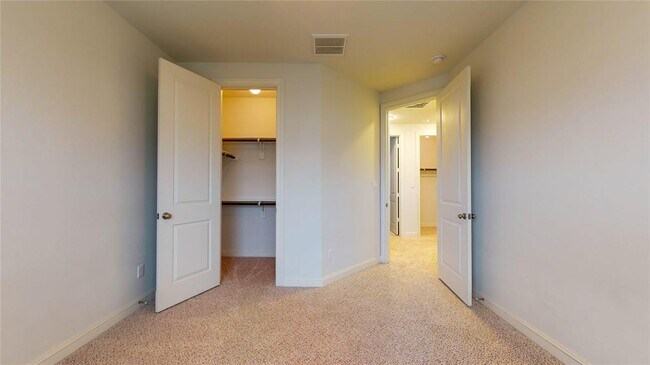 Building Photo - 1708 Upland Lakes
