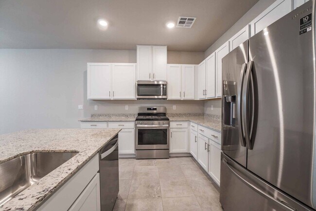 Building Photo - Stunning 5 Bedroom home in Henderson!