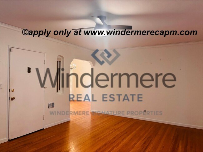 Building Photo - Charming Upper Land Park Home with Vintage...