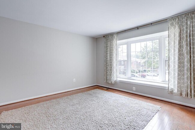 Building Photo - 4685 Forestdale Dr