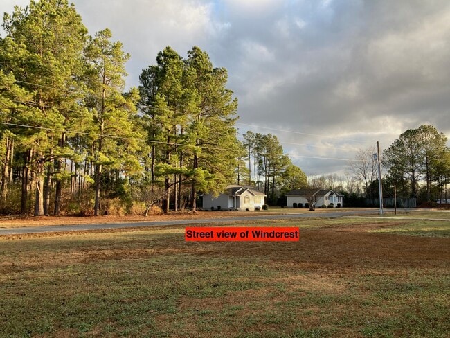 Building Photo - 611 Windcrest Dr