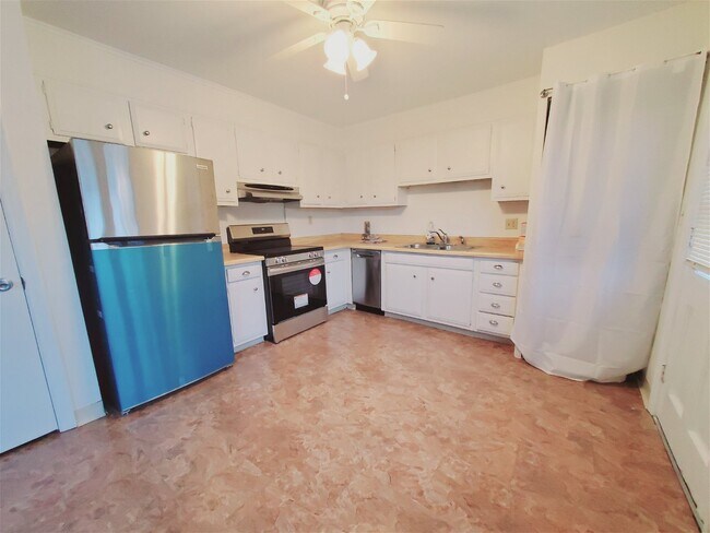 Building Photo - 760 Hope Street Apt #A, Stamford, CT 06907...