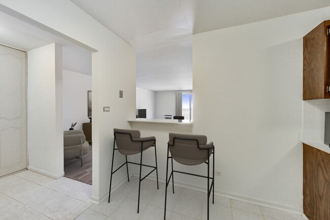 Building Photo - BEAUTIFUL NEW REHAB WITH FREE HEAT AND STAINLESS STEEL APPLIANCES.....MUST SEE!!!!