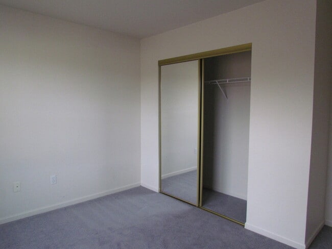 Building Photo - AVAILABLE SEPTEMBER 08,2025!!