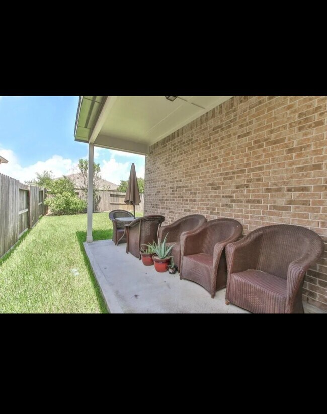 Building Photo - 24526 Avellino Ct