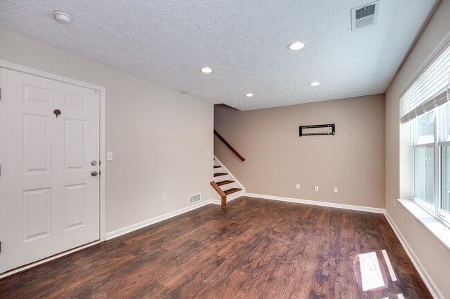 Building Photo - 9581 Tahoe Dr