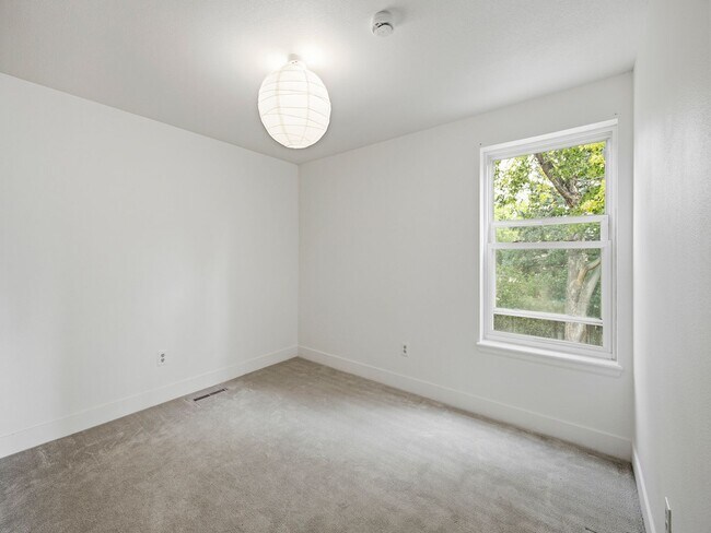 Building Photo - 2742 Pampas Dr
