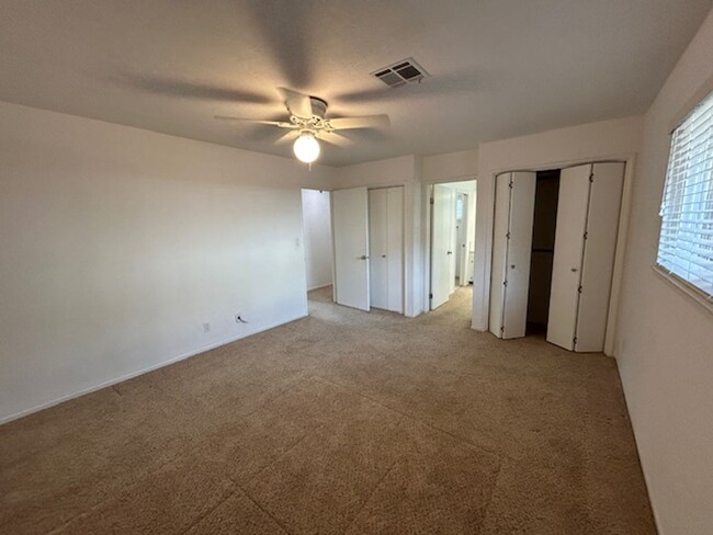 Building Photo - Close to Country Club *** Move-In Special ...