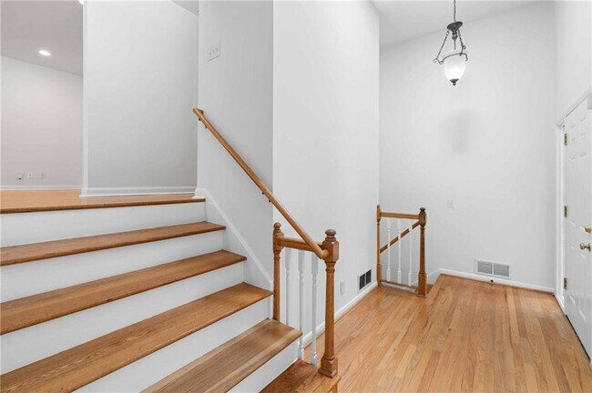 Building Photo - 274 Land O Lakes Ct NE